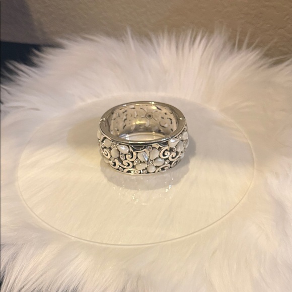 🌺 Brighton Flower Bracelet - Picture 3 of 6